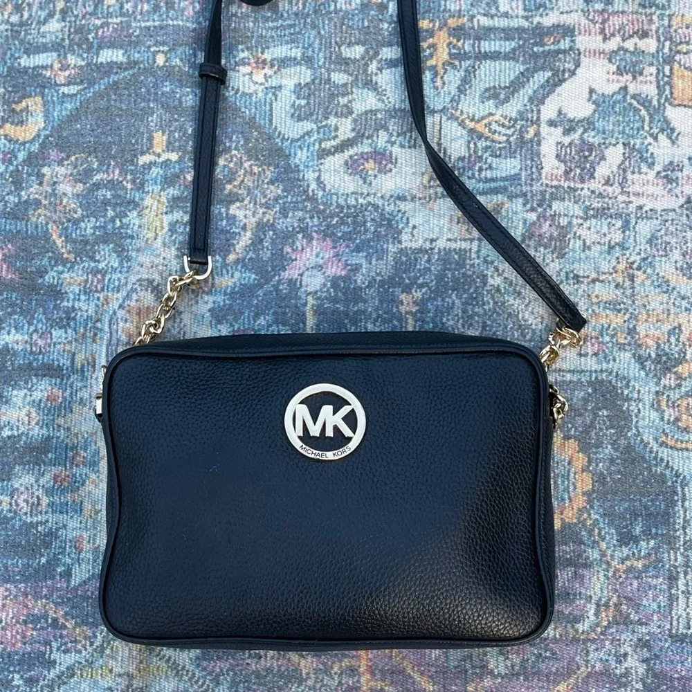 Michael Kors MK crossbody black chain purse - Picture 1 of 13
